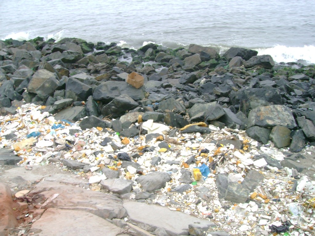 INCENTIVAR EL TURISMO EN CHIMBOTE Contaminación en la Bahía de